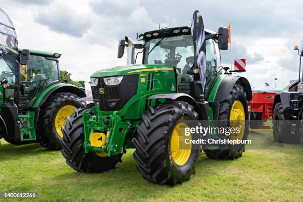 john deere 6250r tractor - tractor stock pictures, royalty-free photos & images