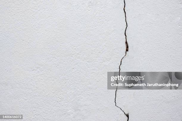 the white wall is breaking because of an earthquake. - cascada fotografías e imágenes de stock