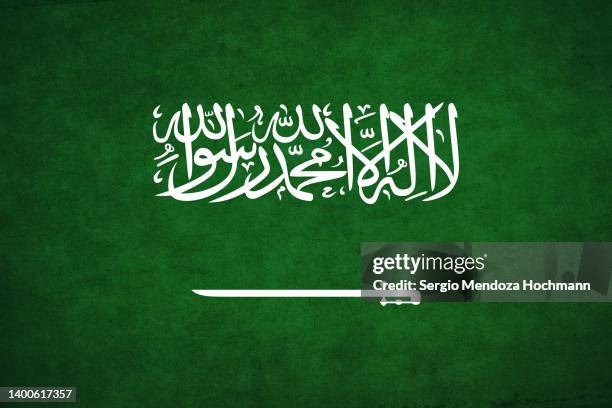 flag of saudi arabia with a grunge texture - saudi arabian flag stockfoto's en -beelden