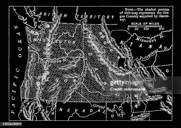 old engraved map of explorations by capitans lewis and clark - oregón estado de los ee uu fotografías e imágenes de stock