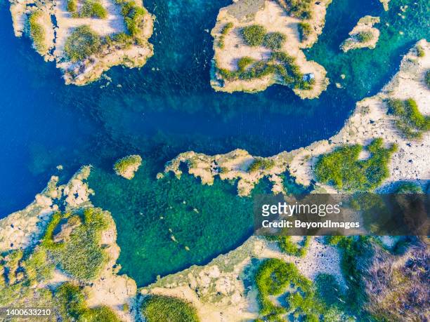 aerial view directly above famous piccaninnie ponds sink holes in sa south east - 澳洲南部 個照片及圖片檔