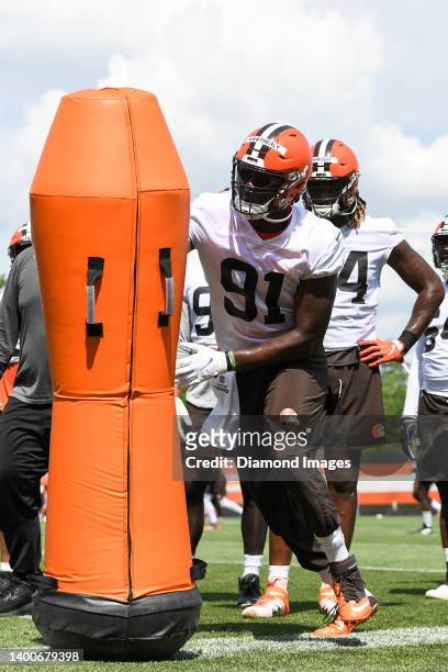 Stephen Weatherly of the Cleveland Browns runs a drill during the Cleveland Browns offseason workout at CrossCountry Mortgage Campus on June 1, 2022...