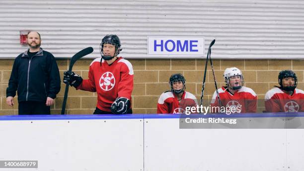 women's hockey team - hockey black white stock pictures, royalty-free photos & images