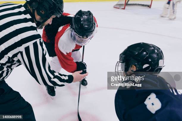 women's hockey team - defenseman ice hockey stock pictures, royalty-free photos & images