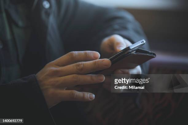 close-up of man using smartphone - whatsapp fotografías e imágenes de stock