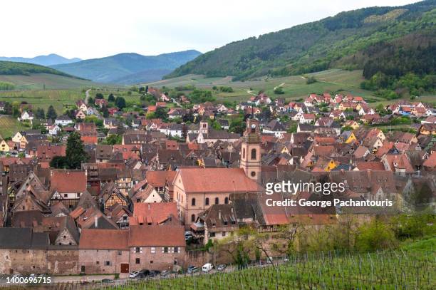 overview of riquewihr, france from the nearby hills - オーラン ストックフォトと画像