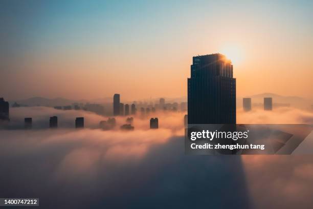 aerial view of office building in cloud. - global neighbourhood photos et images de collection