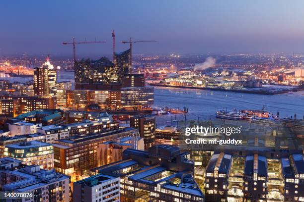 porto di amburgo, elba filarmonica, paesaggio urbano - elbphilharmonie hamburg foto e immagini stock