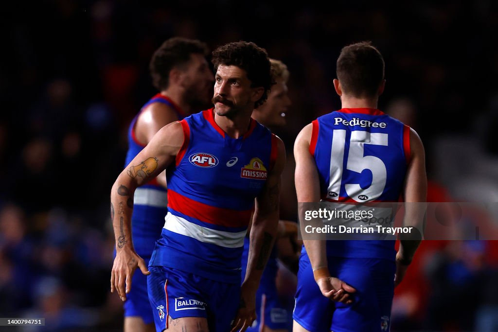 AFL Rd 12 - Western Bulldogs v Geelong