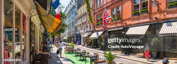 london hübsche einkaufsstraße covent garden sommer sonnenschein panorama - bloomsbury london stock-fotos und bilder