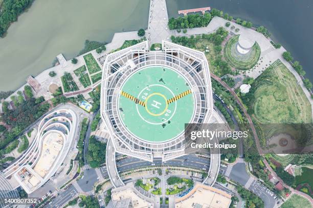 aerial view of the roof apron - helikopterplatform stockfoto's en -beelden