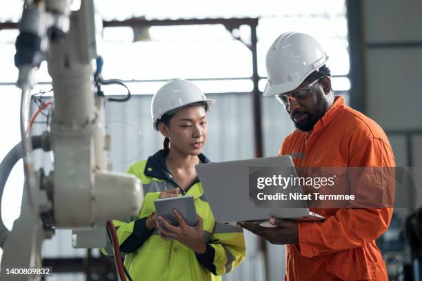 key success factors of quality management system in manufacturing industry. a female quality control engineer and male manufacturing process engineer is having discussing about welds quality improvement in welding process of auto part in the production. - work gender equality stock pictures, royalty-free photos & images
