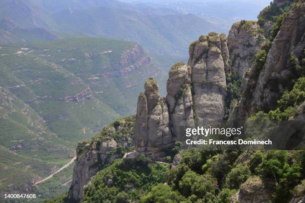 montañas de montserrat - benedictine stock pictures, royalty-free photos & images