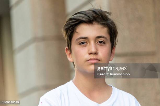 serious teenage boy looking at the camera - young face serious at camera stockfoto's en -beelden