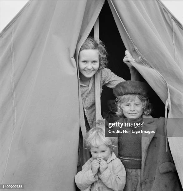 Lighthearted kids in Merrill FSA camp, Klamath County, Oregon. Artist Dorothea Lange.