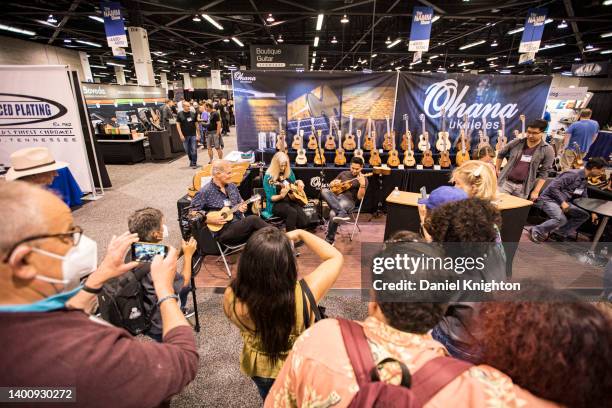 Jeff Linsky Jeff Linsky Photos and Premium High Res Pictures - Getty Images