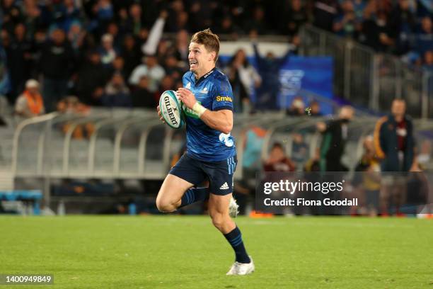 Beauden Barrett, captain of the Blues scores a try during the quarter final Super Rugby Pacific match between the Blues and the Highlanders at Eden...