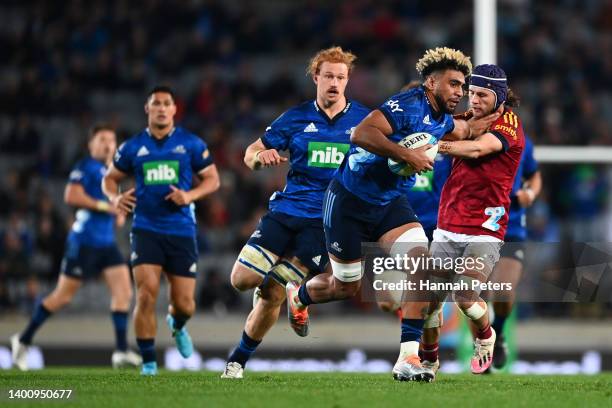 Hoskins Sotutu of the Blues charges forward during the Super Rugby Pacific Quarter Final match between the Blues and the Highlanders at Eden Park on...
