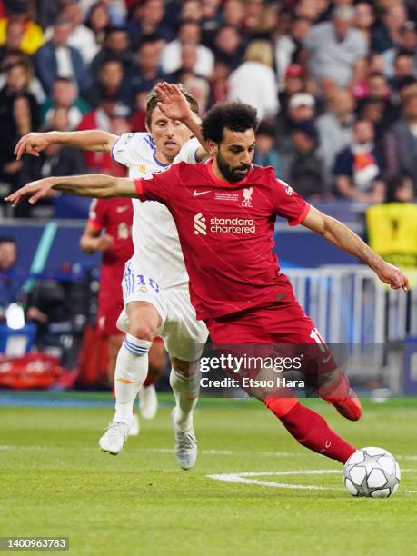 Mohamed Salah of Liverpool attempts a shot during the UEFA Champions League final match between Liverpool FC and Real Madrid at Stade de France on...