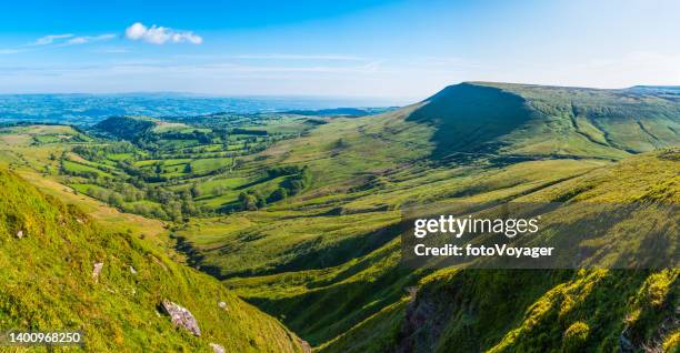 green peaks pasture gospel pass black mountains brecon beacons panorama - welsh hills stock pictures, royalty-free photos & images