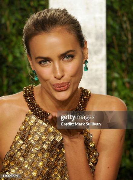 Model Irina Shayk arrives at the 2012 Vanity Fair Oscar Party hosted