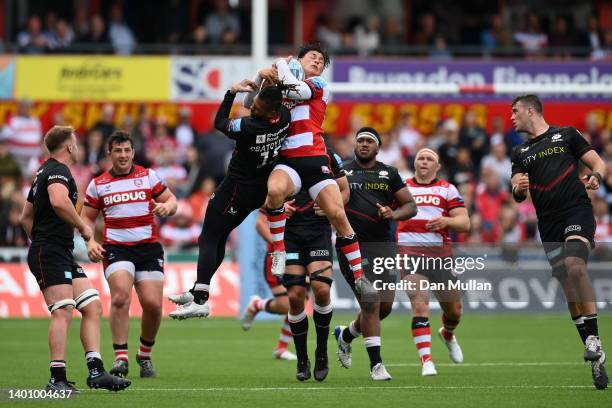 Val Rapava-Ruskin of Gloucester jumps for the ball with Elliot Obatoyinbo of Saracens during the Gallagher Premiership Rugby match between Gloucester...