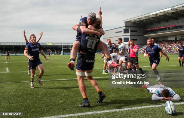 Joe Batley of Worcester Warriors celebrates with teammates after scoring a try during the Gallagher Premiership Rugby match between Worcester...