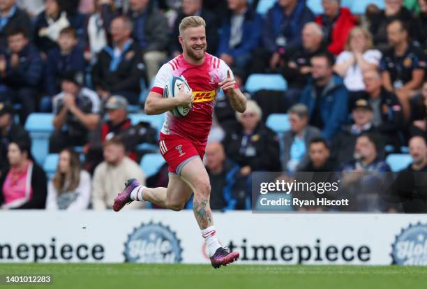 Tyrone Green of Harlequins crosses for the sixth try during the Gallagher Premiership Rugby match between Exeter Chiefs and Harlequins at Sandy Park...