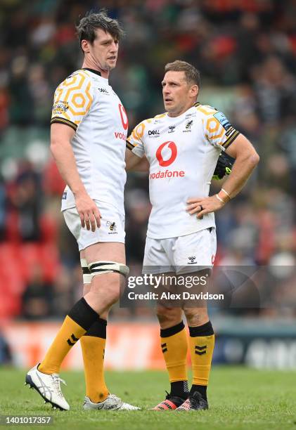 James Gaskell and Jimmy Gopperth of Wasps look dejected following their sides defeat in the Gallagher Premiership Rugby match between Leicester...