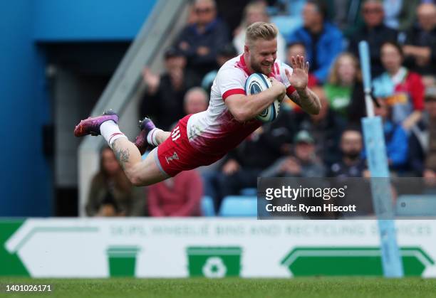 Tyrone Green of Harlequins scores their side's sixth try during the Gallagher Premiership Rugby match between Exeter Chiefs and Harlequins at Sandy...