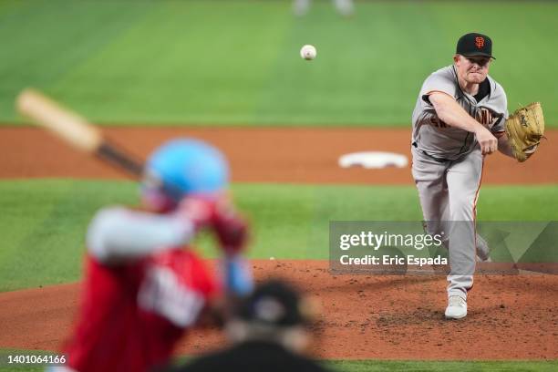 Logan Webb of the San Francisco Giants throws a pitch during the third inning against the Miami Marlins at loanDepot park on June 04, 2022 in Miami,...