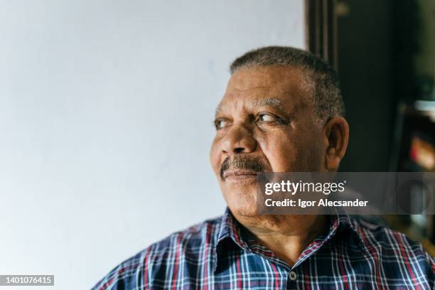 elderly man looking to the side - black man plaid shirt stock pictures, royalty-free photos & images