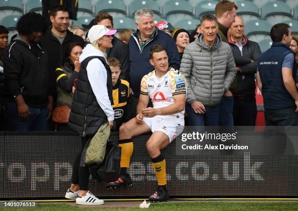 Jimmy Gopperth of Wasps speaks to fans after the Gallagher Premiership Rugby match between Leicester Tigers and Wasps at Mattioli Woods Welford Road...