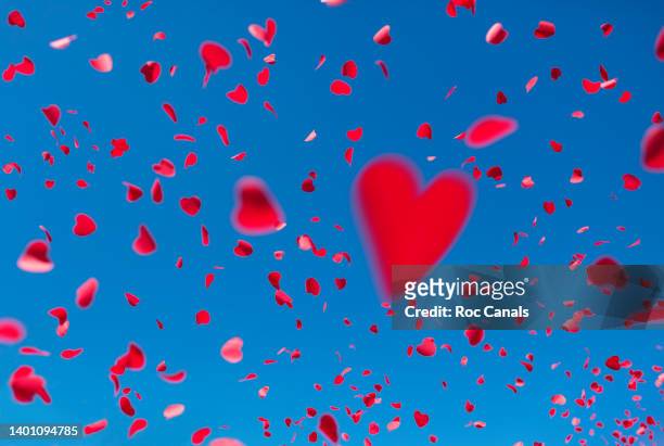 heart shaped confetti - amour 個照片及圖片檔