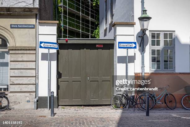 street signs sayin one-way street in danish - one way stock pictures, royalty-free photos & images