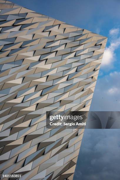 detail of titanic belfast - belfast - fotografias e filmes do acervo