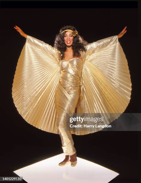 1981singer Donna Summer- poses for a portrait in 1981in Los Angeles, California.