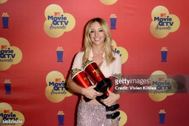 Sydney Sweeney, winner of the Best Show, Best Fight, and Here For The Hookup awards for ‘Euphoria’, poses backstage during the 2022 MTV Movie & TV...