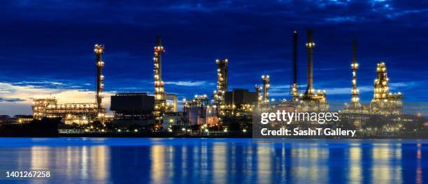 oil refinery plan - gas plant stock pictures, royalty-free photos & images