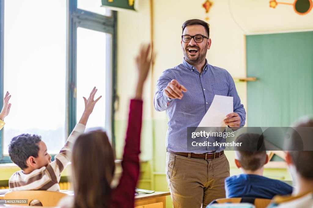 Oui vous, dites-moi la réponse à ma question!