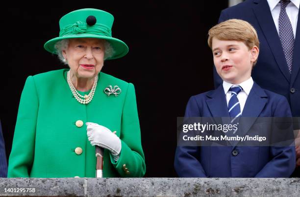 Queen Elizabeth II and Prince George of Cambridge stand on the balcony of Buckingham Palace following the Platinum Pageant on June 5, 2022 in London,...
