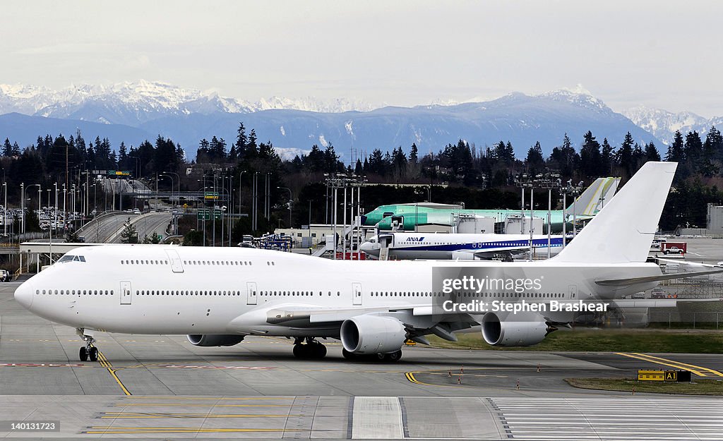 Boeing Delivers First 747-8 Intercontinental