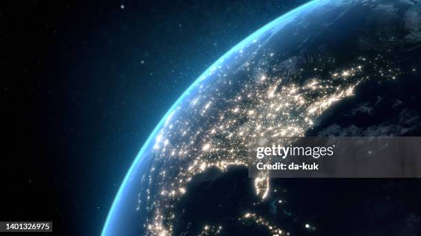 volando sobre estados unidos por la noche con iluminación de luz de la ciudad. vista desde el espacio. renderizado 3d - américa del norte fotografías e imágenes de stock