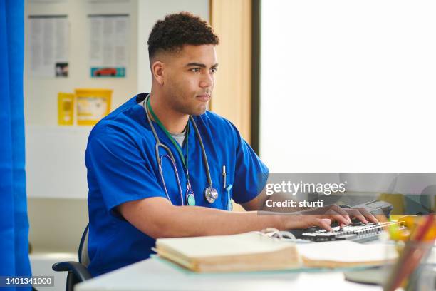 6,951 Male Gp Using Computer Stock Photos, High-Res Pictures, and ...