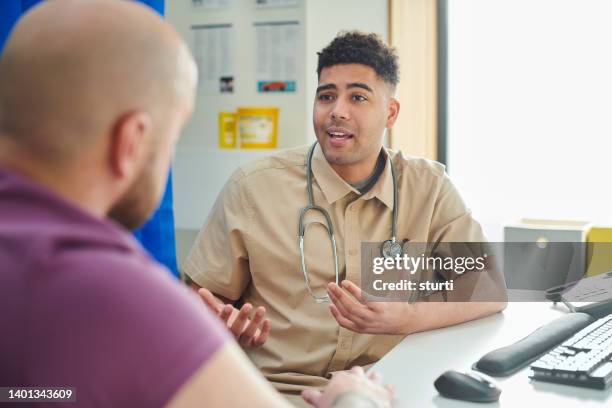 gp explaining to patient - doctor advice stock pictures, royalty-free photos & images