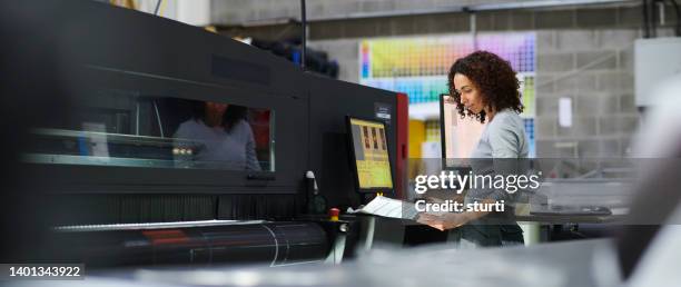 female printing operator - tryckeri bildbanksfoton och bilder