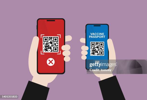 ilustraciones, imágenes clip art, dibujos animados e iconos de stock de oficial usa un escáner de código qr para verificar un pasaporte de vacuna - aduana edificio de transporte