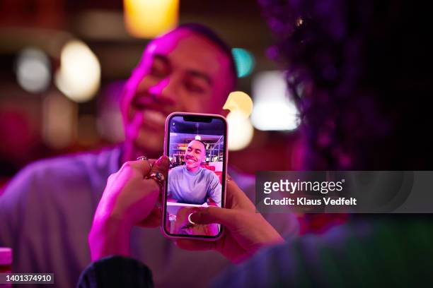 woman taking photo of male friends - england media access fotografías e imágenes de stock