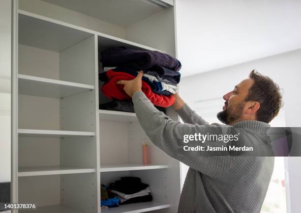 tidying up at home - chaotic system people foto e immagini stock