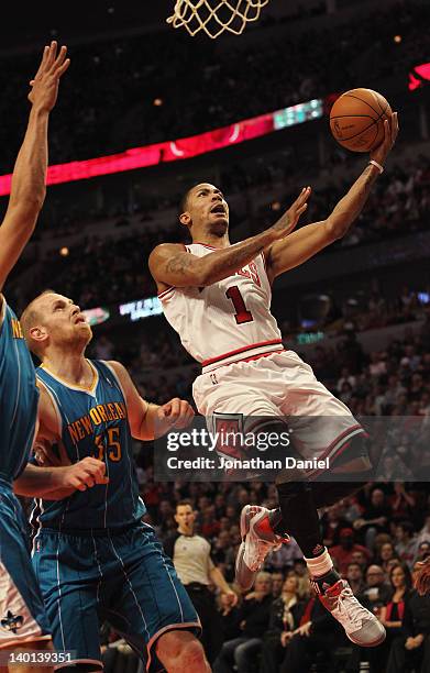 Derrick Rose of the Chicago Bulls drives to the basket past Chris Kaman of the New Orleans Hornets on his way to a game-high 32 points at the United...